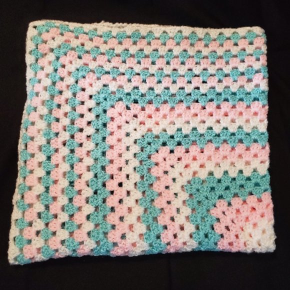 Crochet Sweet Baby Blanket/New - Picture 3 of 5